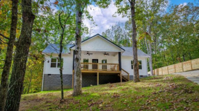 Melody Ridge Downtown with Fast WiFi, King Suite, Soaking Tub